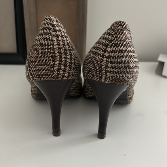 Brown Houndstooth Heels - Picture 3 of 4